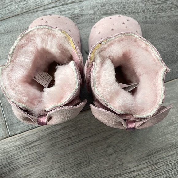 UGG boots with metallic stars and bows on the back - Picture 10 of 11